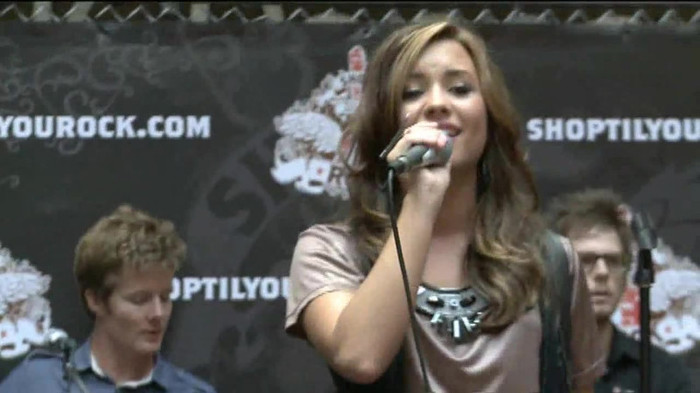 Demi Lovato  Live at Glendale Galleria  in LA for Cambio in HD 05356
