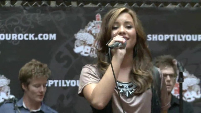 Demi Lovato  Live at Glendale Galleria  in LA for Cambio in HD 05358