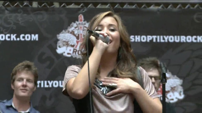 Demi Lovato  Live at Glendale Galleria  in LA for Cambio in HD 05373