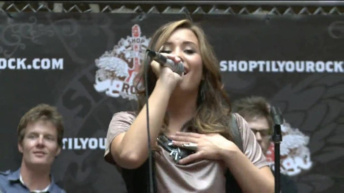 Demi Lovato  Live at Glendale Galleria  in LA for Cambio in HD 05375