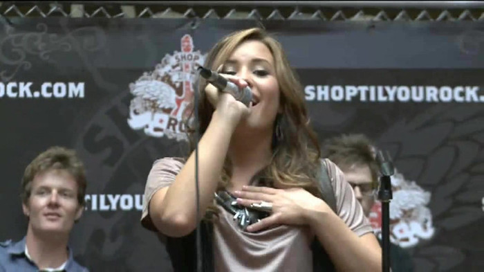 Demi Lovato  Live at Glendale Galleria  in LA for Cambio in HD 05377