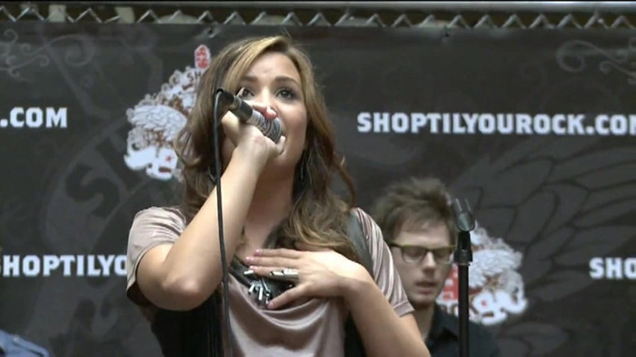Demi Lovato  Live at Glendale Galleria  in LA for Cambio in HD 05426