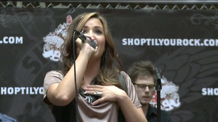 Demi Lovato  Live at Glendale Galleria  in LA for Cambio in HD 05427