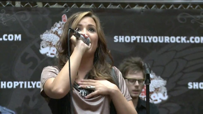 Demi Lovato  Live at Glendale Galleria  in LA for Cambio in HD 05428
