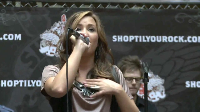 Demi Lovato  Live at Glendale Galleria  in LA for Cambio in HD 05442