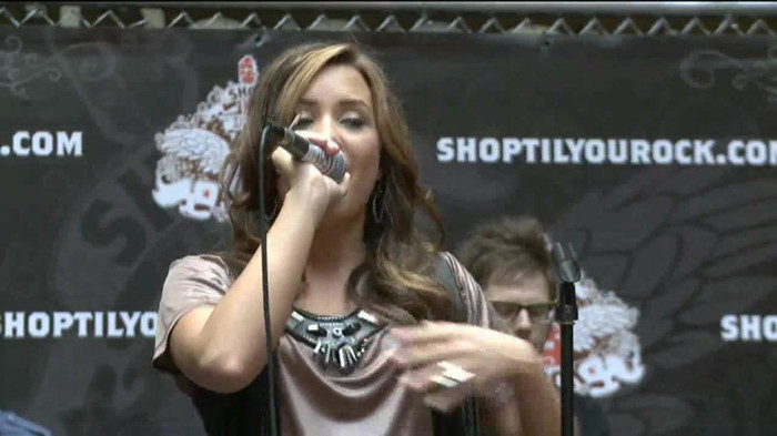 Demi Lovato  Live at Glendale Galleria  in LA for Cambio in HD 05446