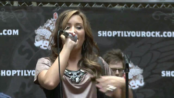 Demi Lovato  Live at Glendale Galleria  in LA for Cambio in HD 05447
