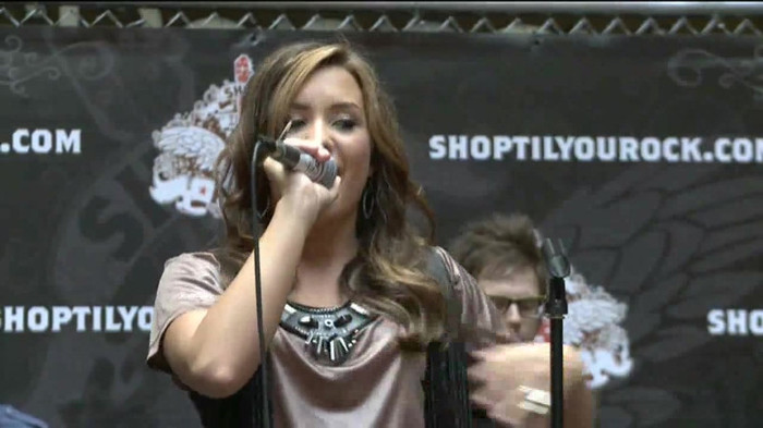 Demi Lovato  Live at Glendale Galleria  in LA for Cambio in HD 05448
