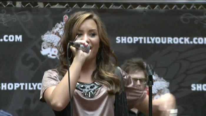 Demi Lovato  Live at Glendale Galleria  in LA for Cambio in HD 05451
