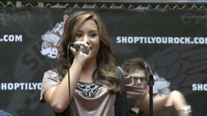 Demi Lovato  Live at Glendale Galleria  in LA for Cambio in HD 05452