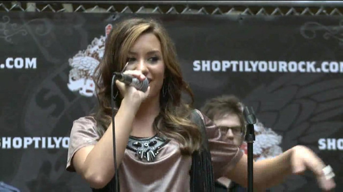 Demi Lovato  Live at Glendale Galleria  in LA for Cambio in HD 05453