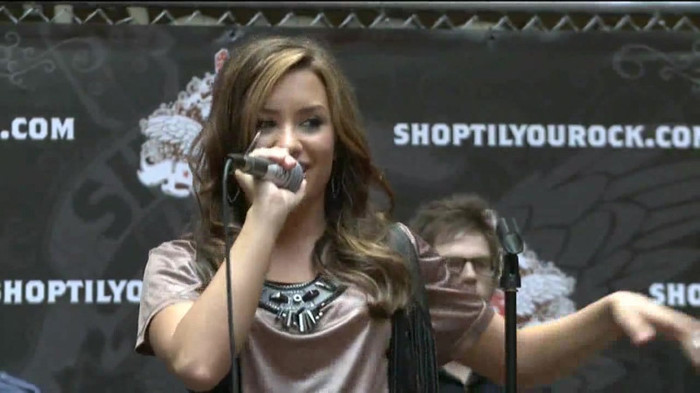 Demi Lovato  Live at Glendale Galleria  in LA for Cambio in HD 05454