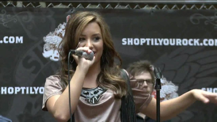 Demi Lovato  Live at Glendale Galleria  in LA for Cambio in HD 05456