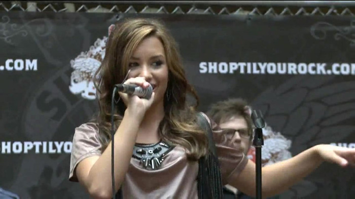 Demi Lovato  Live at Glendale Galleria  in LA for Cambio in HD 05457