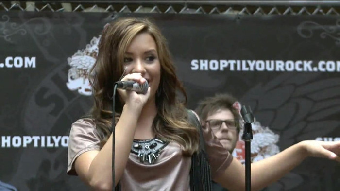 Demi Lovato  Live at Glendale Galleria  in LA for Cambio in HD 05465