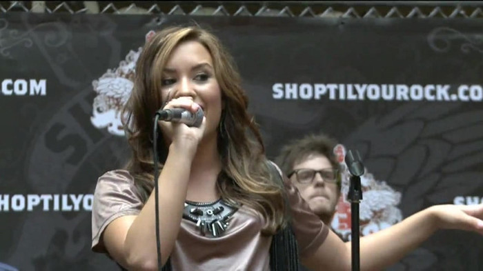 Demi Lovato  Live at Glendale Galleria  in LA for Cambio in HD 05481