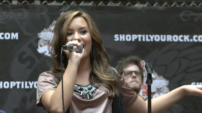 Demi Lovato  Live at Glendale Galleria  in LA for Cambio in HD 05487