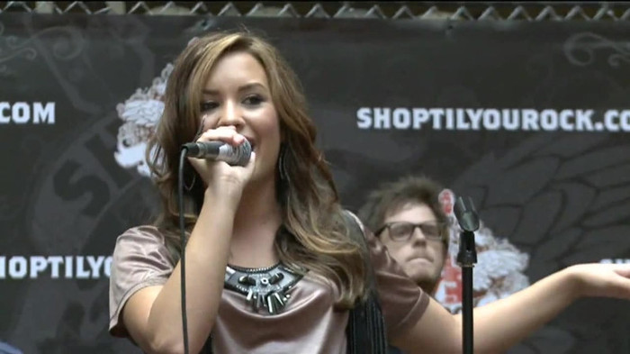 Demi Lovato  Live at Glendale Galleria  in LA for Cambio in HD 05493 - Demilush - Live at Glendale Galleria in LA for Cambio Part o10