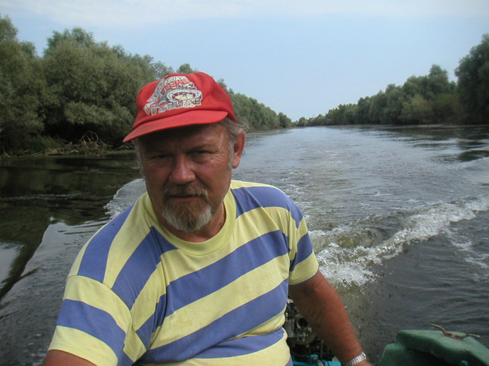 la pescuit pe canalul Mila 23-Schipoc - prin Delta Dunarii