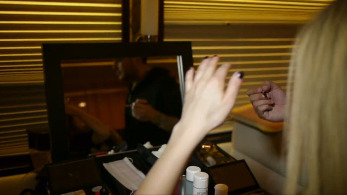 Avril Lavigne - Doing Mom's Make-up 024 - WTH - TV - Behind - The - Scenes - Doing - Mom s - Make - up - Screen - Captures HQ