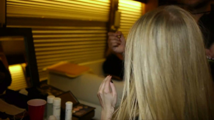 Avril Lavigne - Doing Mom's Make-up 035