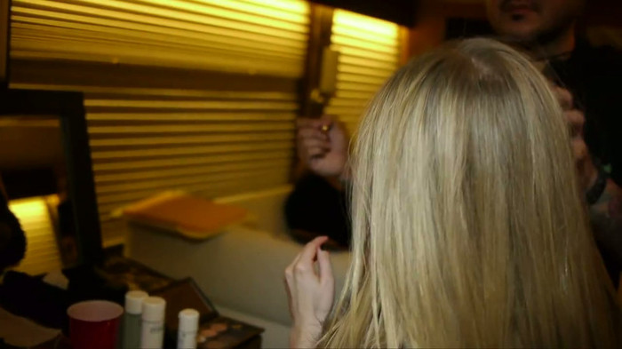 Avril Lavigne - Doing Mom's Make-up 036