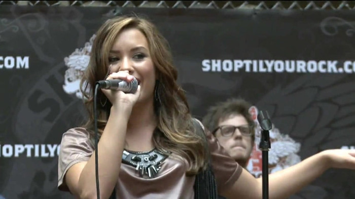 Demi Lovato  Live at Glendale Galleria  in LA for Cambio in HD 05501 - Demilush Live at Glendale Galleria in LA for Cambio Part o11