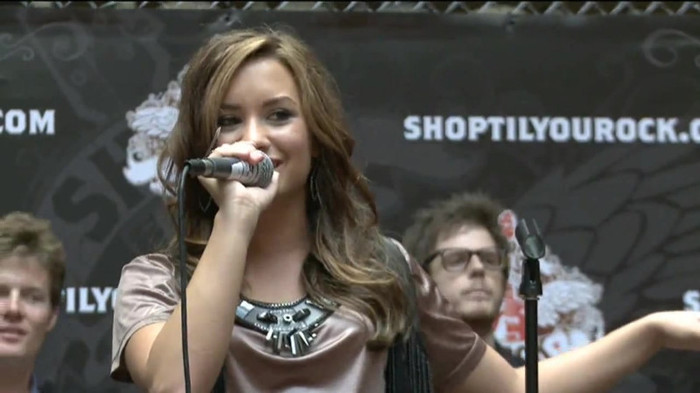 Demi Lovato  Live at Glendale Galleria  in LA for Cambio in HD 05518 - Demilush Live at Glendale Galleria in LA for Cambio Part o11