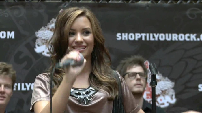 Demi Lovato  Live at Glendale Galleria  in LA for Cambio in HD 05530 - Demilush Live at Glendale Galleria in LA for Cambio Part o11