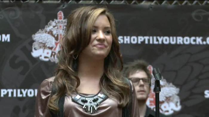 Demi Lovato  Live at Glendale Galleria  in LA for Cambio in HD 05551 - Demilush Live at Glendale Galleria in LA for Cambio Part o11