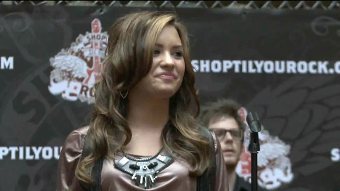 Demi Lovato  Live at Glendale Galleria  in LA for Cambio in HD 05554 - Demilush Live at Glendale Galleria in LA for Cambio Part o11