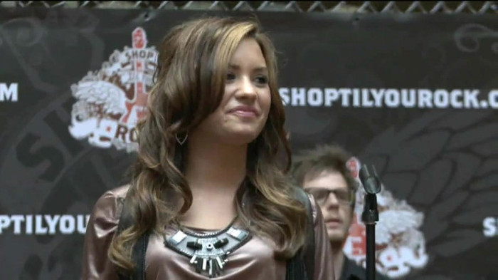 Demi Lovato  Live at Glendale Galleria  in LA for Cambio in HD 05556 - Demilush Live at Glendale Galleria in LA for Cambio Part o11