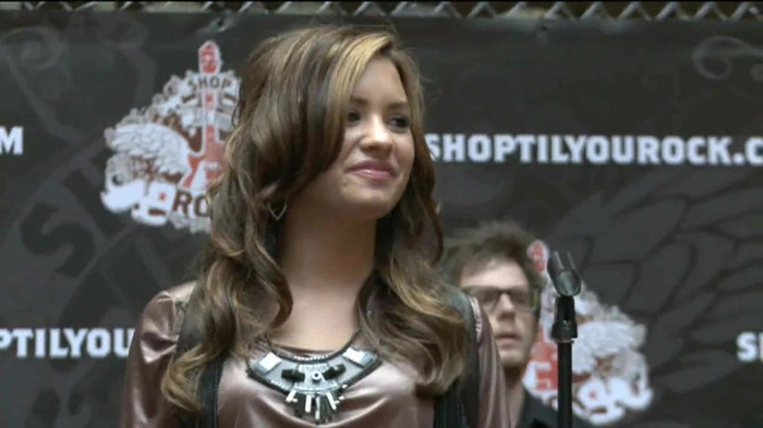 Demi Lovato  Live at Glendale Galleria  in LA for Cambio in HD 05557 - Demilush Live at Glendale Galleria in LA for Cambio Part o11