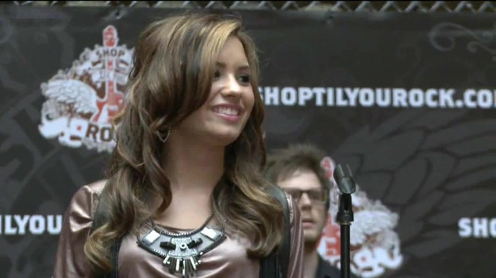 Demi Lovato  Live at Glendale Galleria  in LA for Cambio in HD 05571 - Demilush Live at Glendale Galleria in LA for Cambio Part o11