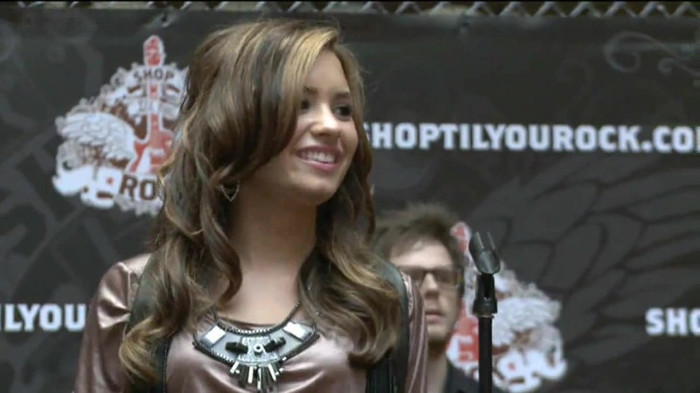 Demi Lovato  Live at Glendale Galleria  in LA for Cambio in HD 05572 - Demilush Live at Glendale Galleria in LA for Cambio Part o11