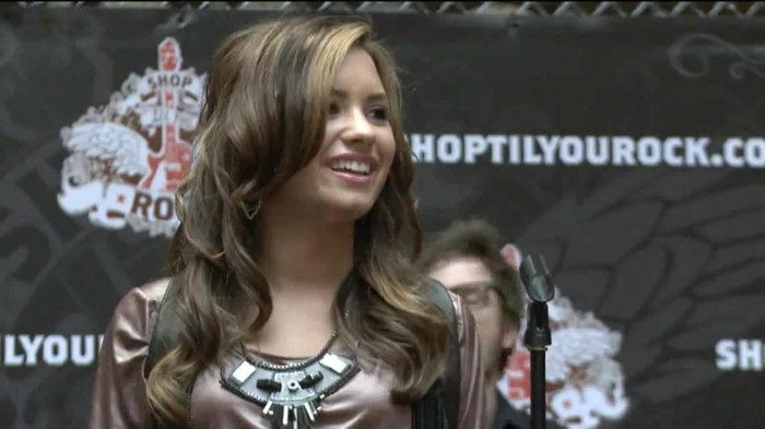 Demi Lovato  Live at Glendale Galleria  in LA for Cambio in HD 05588 - Demilush Live at Glendale Galleria in LA for Cambio Part o11