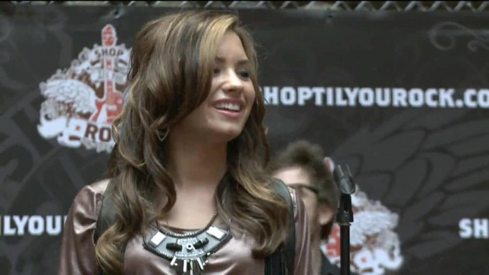 Demi Lovato  Live at Glendale Galleria  in LA for Cambio in HD 05591 - Demilush Live at Glendale Galleria in LA for Cambio Part o11