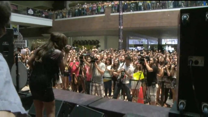 Demi Lovato  Live at Glendale Galleria  in LA for Cambio in HD 05652 - Demilush Live at Glendale Galleria in LA for Cambio Part o11