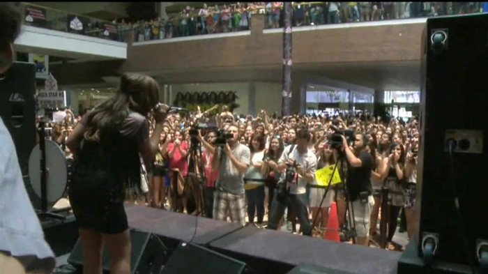 Demi Lovato  Live at Glendale Galleria  in LA for Cambio in HD 05663