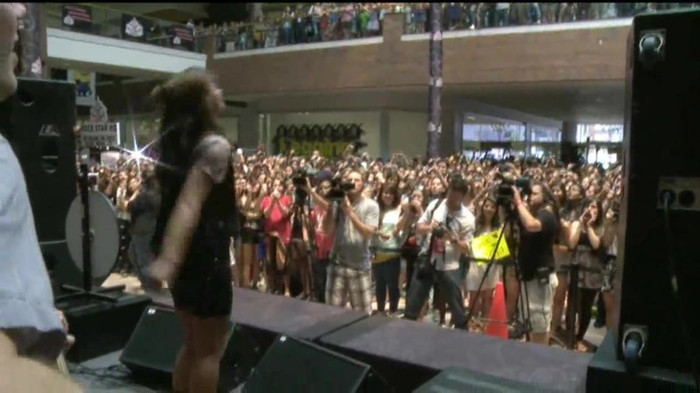 Demi Lovato  Live at Glendale Galleria  in LA for Cambio in HD 05747 - Demilush Live at Glendale Galleria in LA for Cambio Part o11