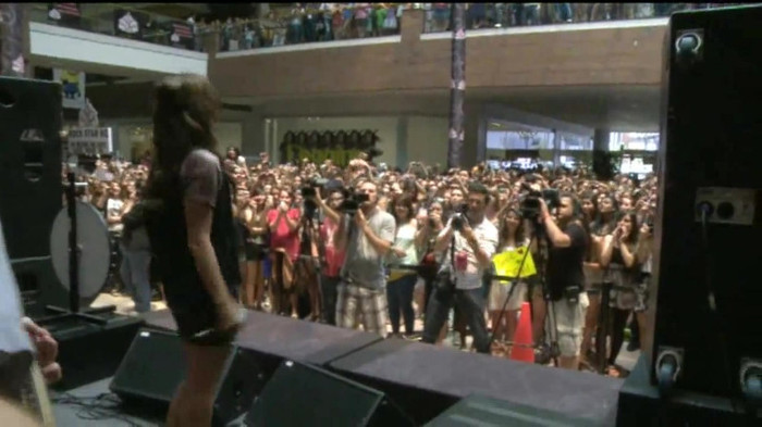 Demi Lovato  Live at Glendale Galleria  in LA for Cambio in HD 05762 - Demilush Live at Glendale Galleria in LA for Cambio Part o11