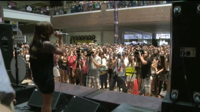 Demi Lovato  Live at Glendale Galleria  in LA for Cambio in HD 05801 - Demilush Live at Glendale Galleria in LA for Cambio Part o11