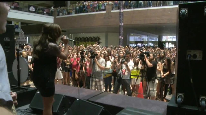 Demi Lovato  Live at Glendale Galleria  in LA for Cambio in HD 05815 - Demilush Live at Glendale Galleria in LA for Cambio Part o11