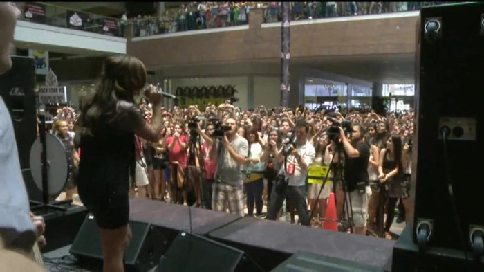 Demi Lovato  Live at Glendale Galleria  in LA for Cambio in HD 05820 - Demilush Live at Glendale Galleria in LA for Cambio Part o11