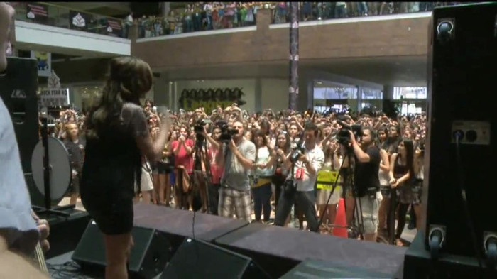 Demi Lovato  Live at Glendale Galleria  in LA for Cambio in HD 05825 - Demilush Live at Glendale Galleria in LA for Cambio Part o11