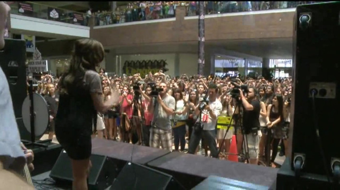 Demi Lovato  Live at Glendale Galleria  in LA for Cambio in HD 05826 - Demilush Live at Glendale Galleria in LA for Cambio Part o11