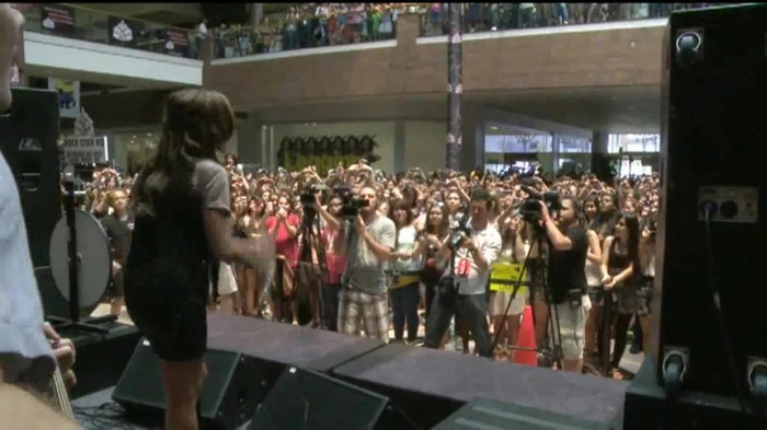 Demi Lovato  Live at Glendale Galleria  in LA for Cambio in HD 05827 - Demilush Live at Glendale Galleria in LA for Cambio Part o11