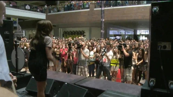 Demi Lovato  Live at Glendale Galleria  in LA for Cambio in HD 05828 - Demilush Live at Glendale Galleria in LA for Cambio Part o11