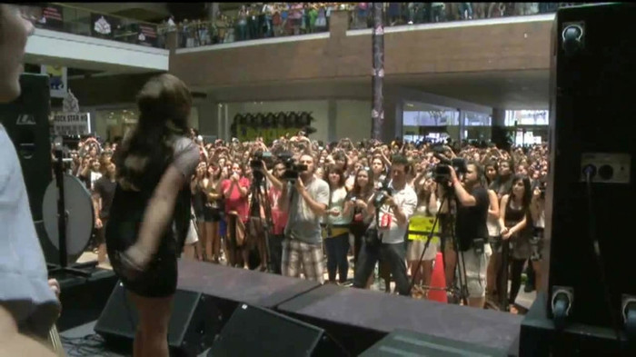 Demi Lovato  Live at Glendale Galleria  in LA for Cambio in HD 05833 - Demilush Live at Glendale Galleria in LA for Cambio Part o11