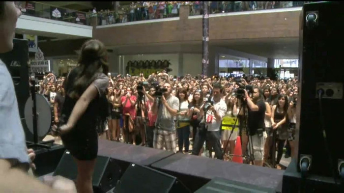 Demi Lovato  Live at Glendale Galleria  in LA for Cambio in HD 05839 - Demilush Live at Glendale Galleria in LA for Cambio Part o11